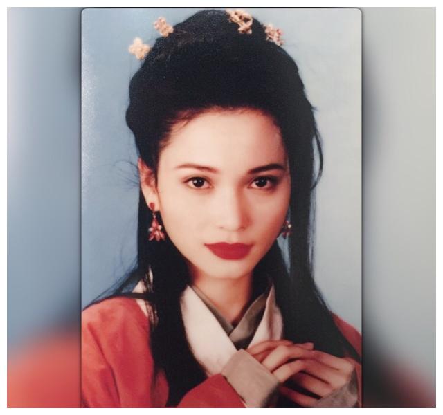 她因搭档吴京走红百亿男友遁入空门46岁依旧单身被称侠女