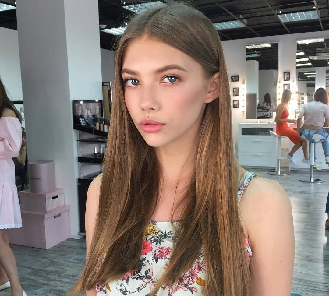 而17岁的年纪,正是俄罗斯女孩一生的颜值巅峰时期俄罗斯女孩阿芙罗拉