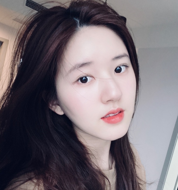 赵露思更博晒照见到她白皙脸蛋后才懂什么是人间水蜜桃