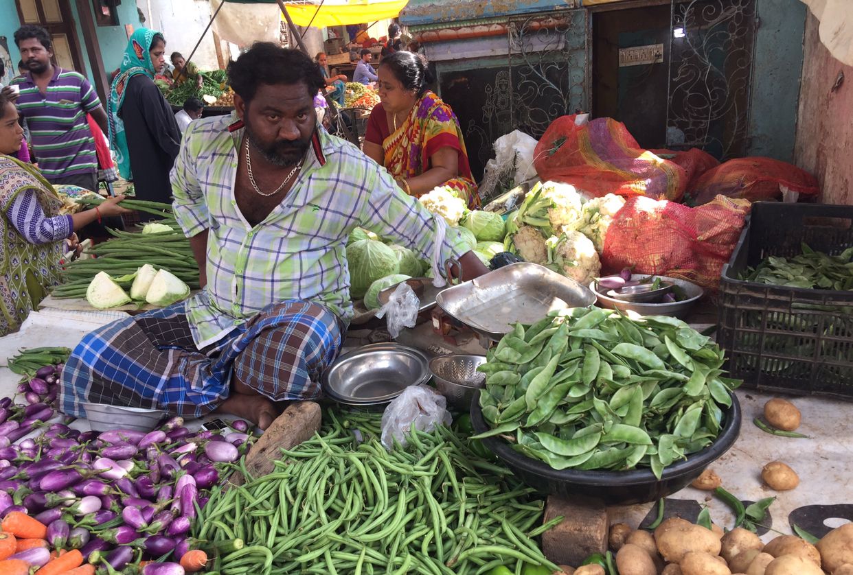 印度菜市场图集,他们的蔬菜价格够便宜|卢比|菜市场|印度_新浪新闻