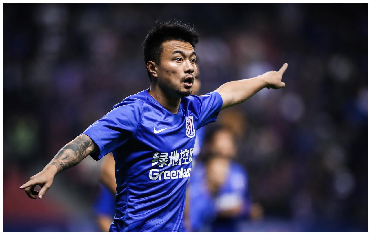 沪媒曹赟定膝伤有一定好转预计十天后可跟队训练