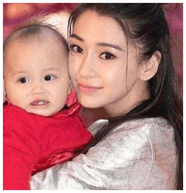 黄晓明2岁儿子照片曝光,网友:终于知道baby到底整没整容