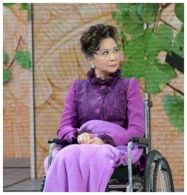 59岁蔡明春晚节目遭毙, 痛失外甥女, 如今卧病在床_新浪新闻