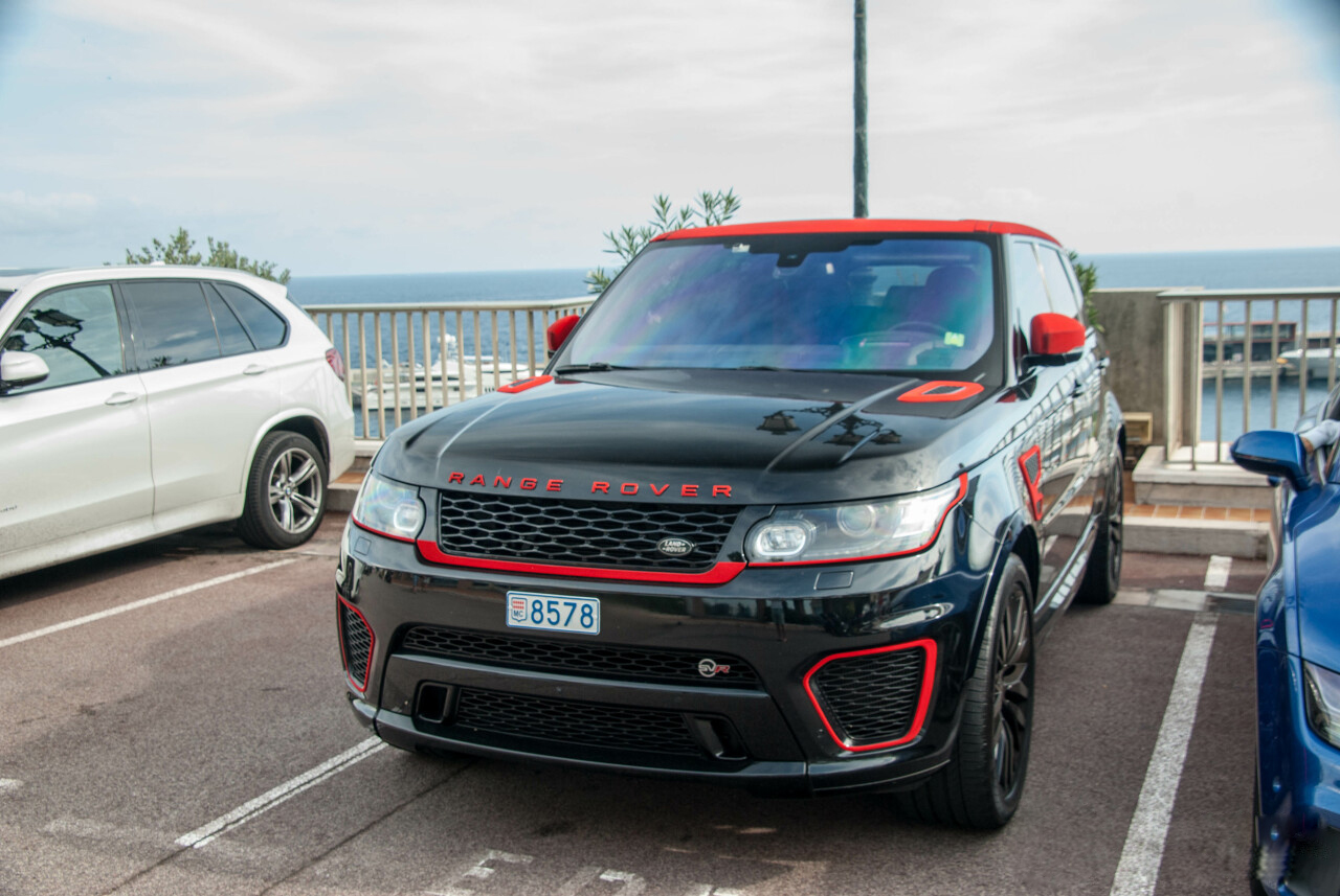 改装前后的路虎揽胜运动版,你更喜欢哪一种?