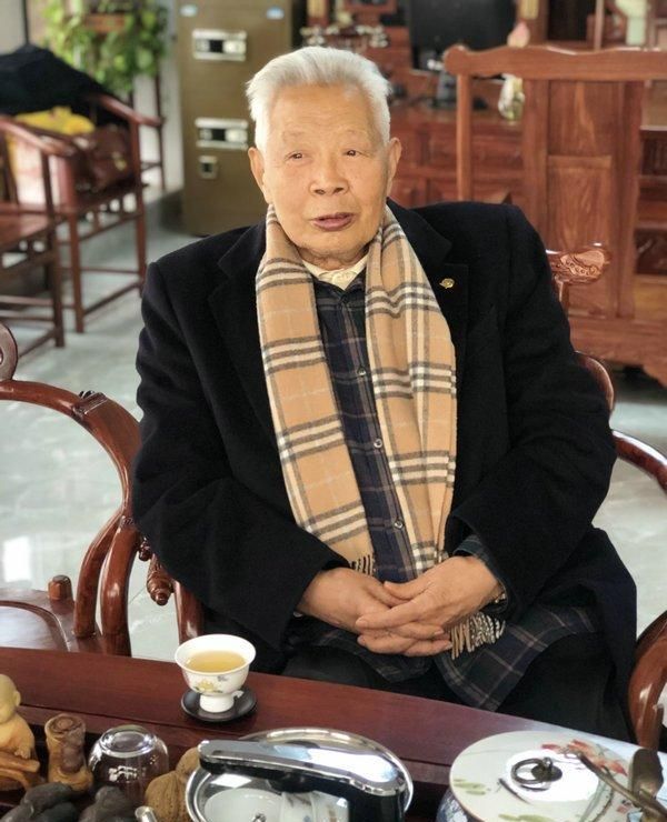 欢迎国际酿酒大师 酒界泰斗赖高淮赖公莅临窖父文化馆!