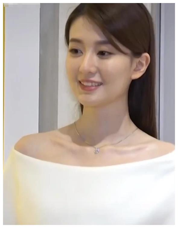 "白富美"乔欣为何至今单身? 看了她活动生图, 网友: 这谁敢追?