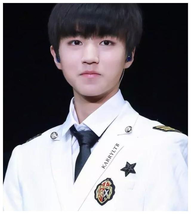 tfboys军装造型王源安全感十足王俊凯养眼易烊千玺a爆了
