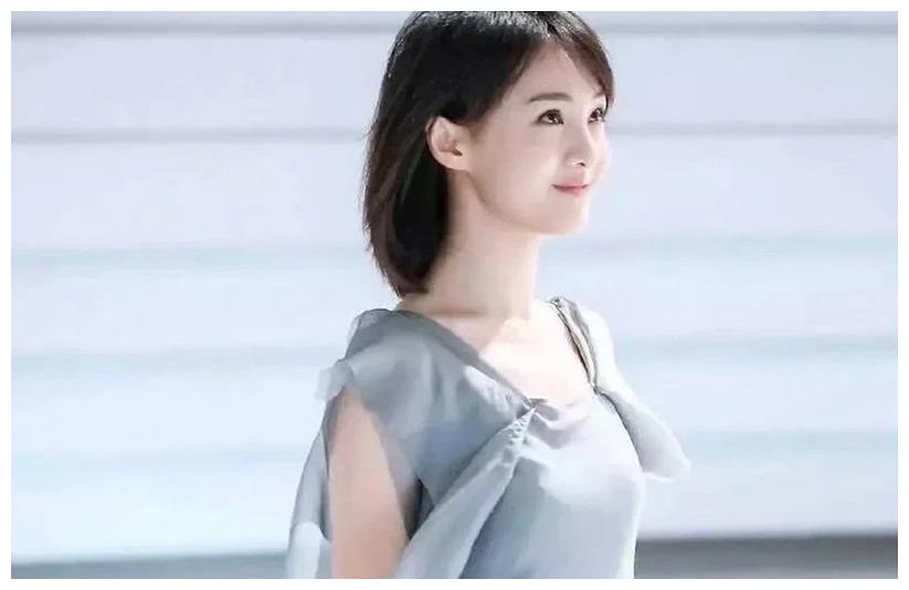 郑爽少女清纯旧照,那时候的她才是真正的小仙女,比贝微微惊艳