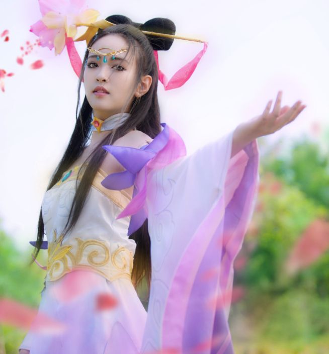 杨颖cos的妲己很绝美,但看到刘泳希cos的貂蝉才懂什么是神还原!|刘泳希|妲己|杨颖_新浪新闻