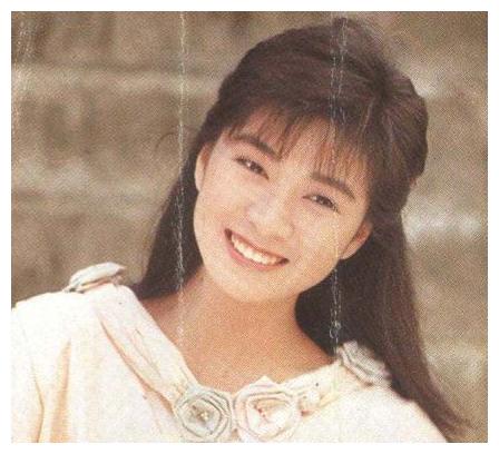 离婚后,两人的孩子王城元判给了莫绮雯,因此王杰长达十几年见不到儿子