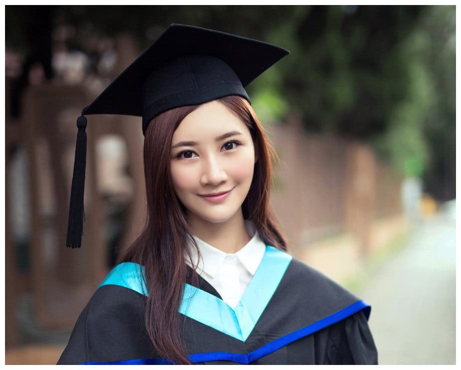 林沁园浸会大学毕业照 秒杀国内一众校花