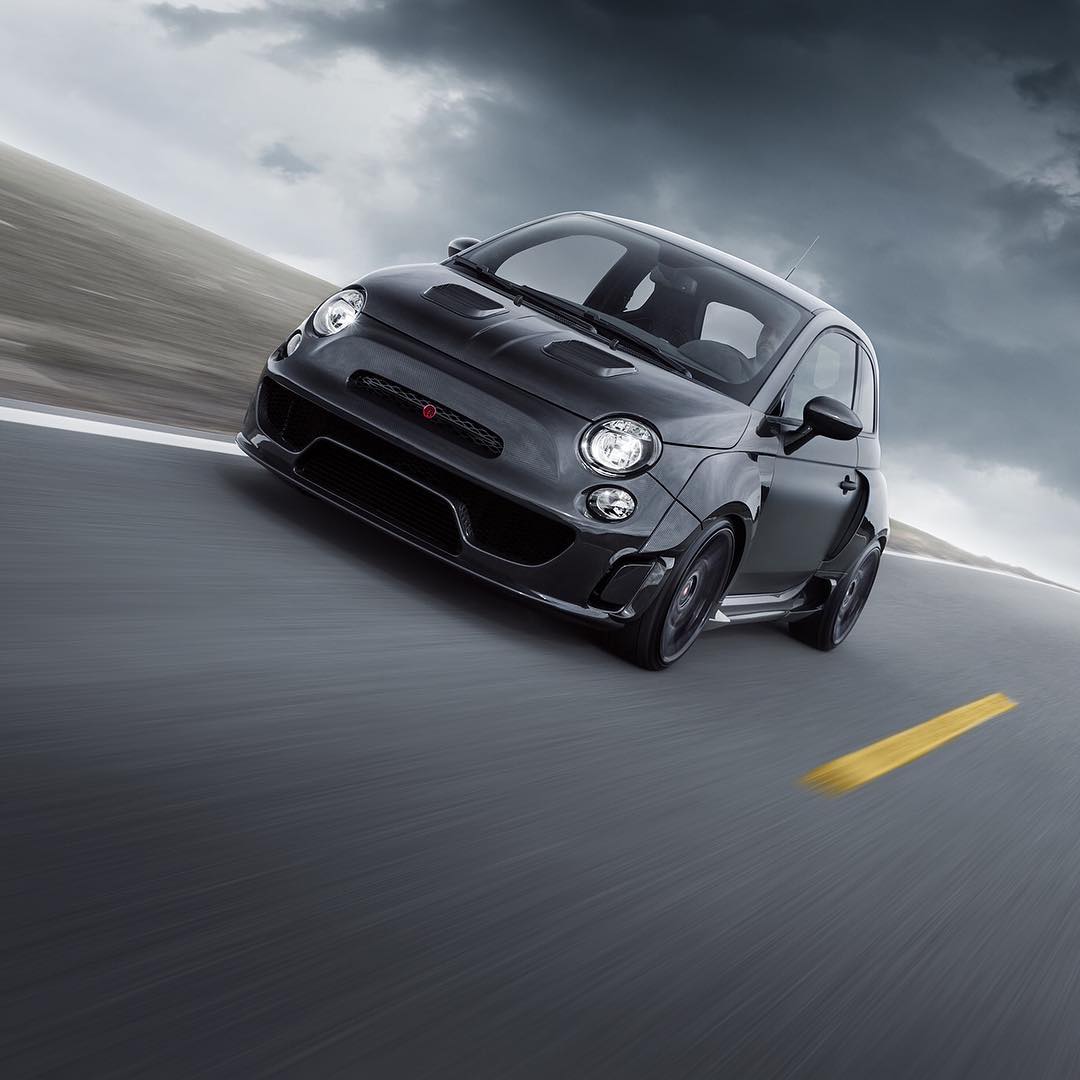 新浪看点# 菲亚特500 abarth!百公里加速. 来自玩车改装club - 微博