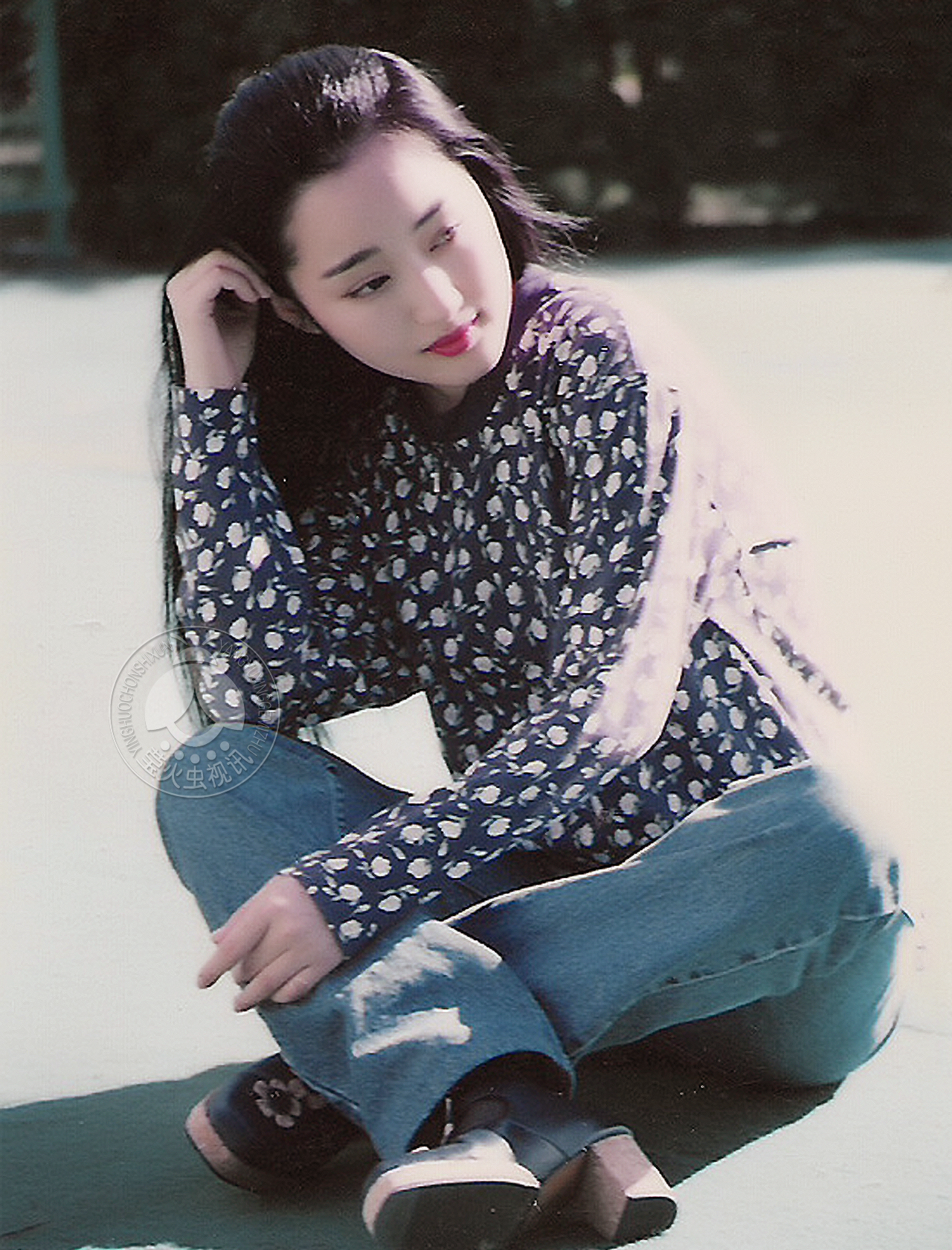 杨钰莹25年前一组青涩旧照,又纯又甜又可爱,嫩得像个瓷娃娃