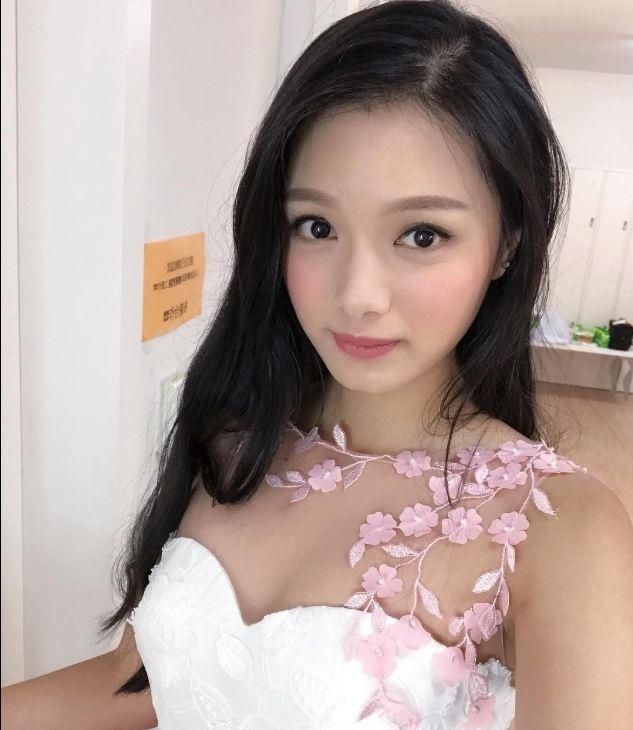 美少女,19岁"傻强"女友最年轻高质|开心速递|杨嘉欣|美少女_新浪新闻