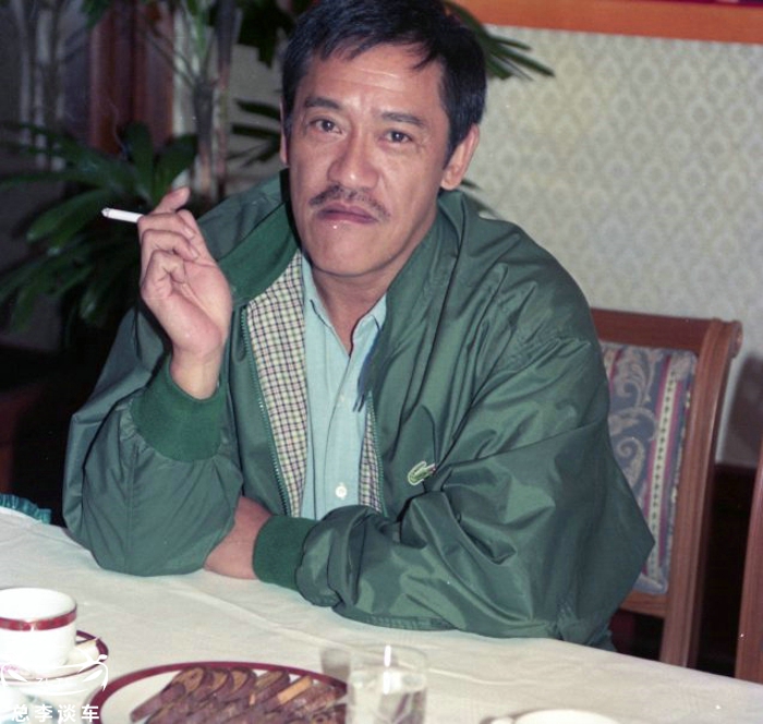 香港黄金配角,40年前片酬100万,有两辆劳斯莱斯,现在很低调|吴耀汉