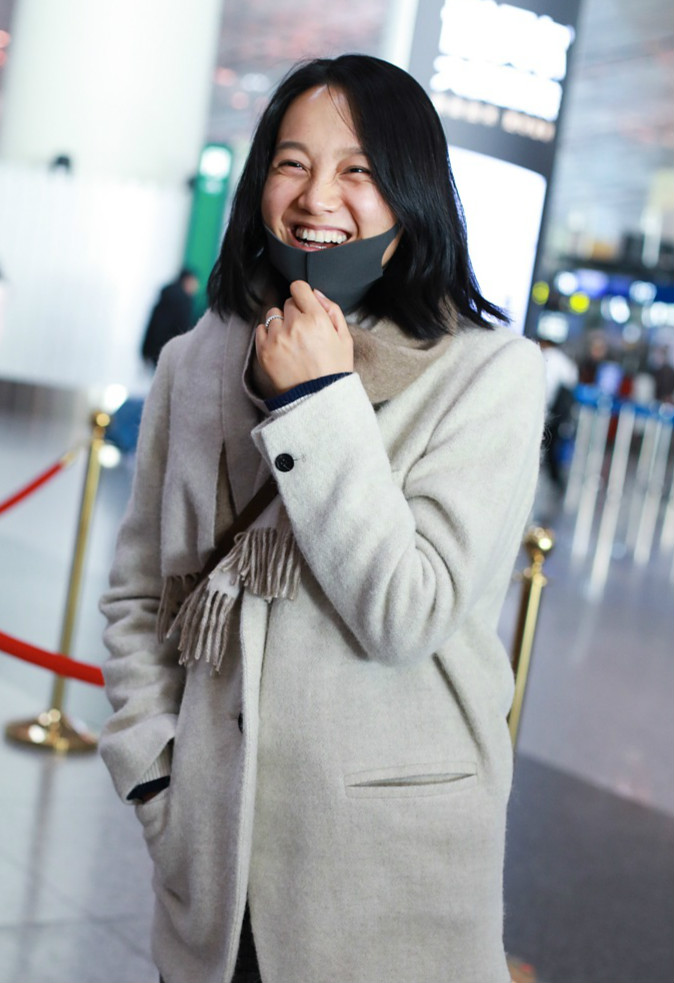 38岁朱丹现身,素颜法令纹明显,脸都发福了|朱丹|现身|素颜_新浪新闻