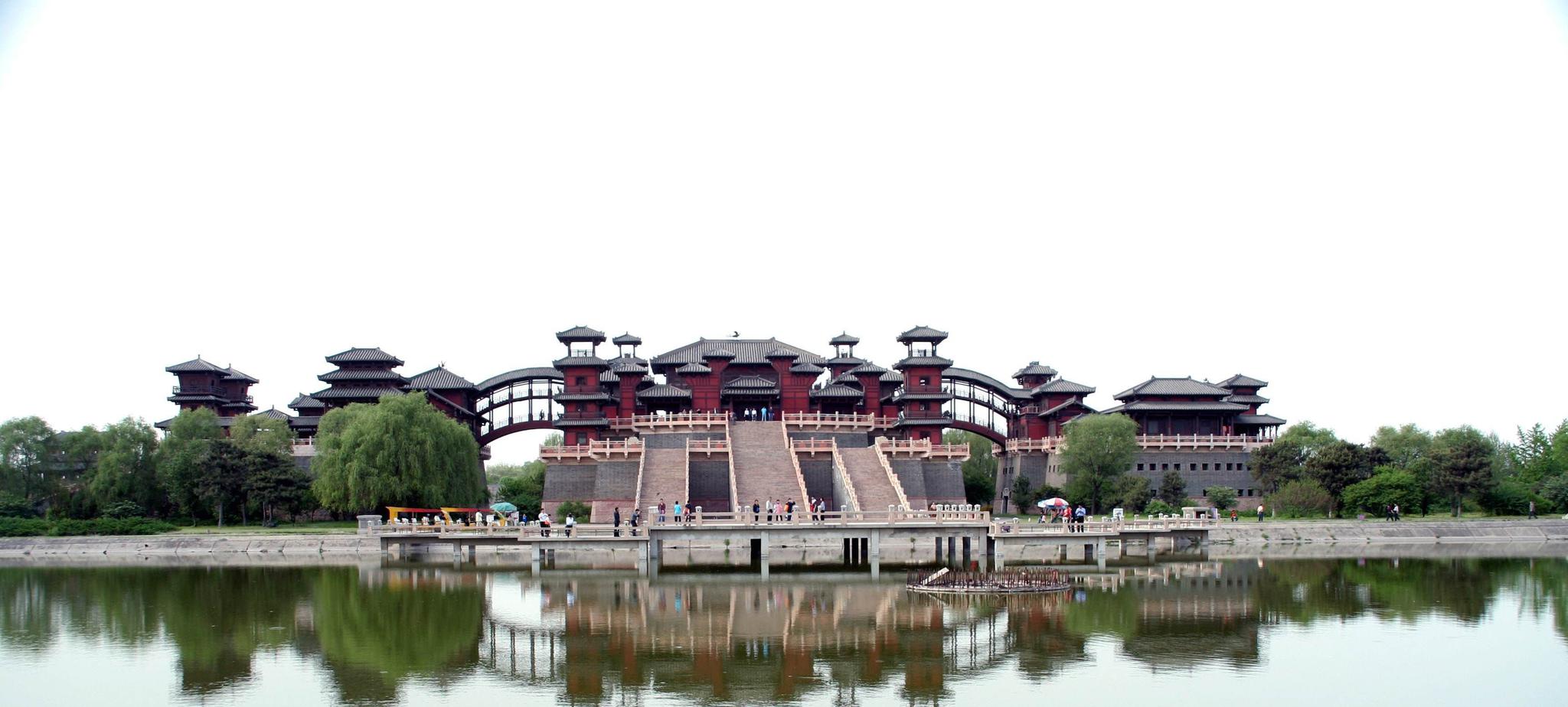 涿州影视城,位于河北省保定市涿州市码头镇,是以影视拍摄和制作服务为