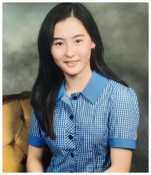 张柏芝"原装脸"又上热搜,晒出学生证件照,才懂啥叫从小美到大