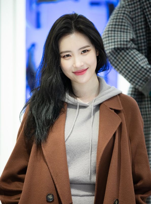 韩国腿精李宣美可甜可盐的她性感妩媚的身材实在是让人羡慕