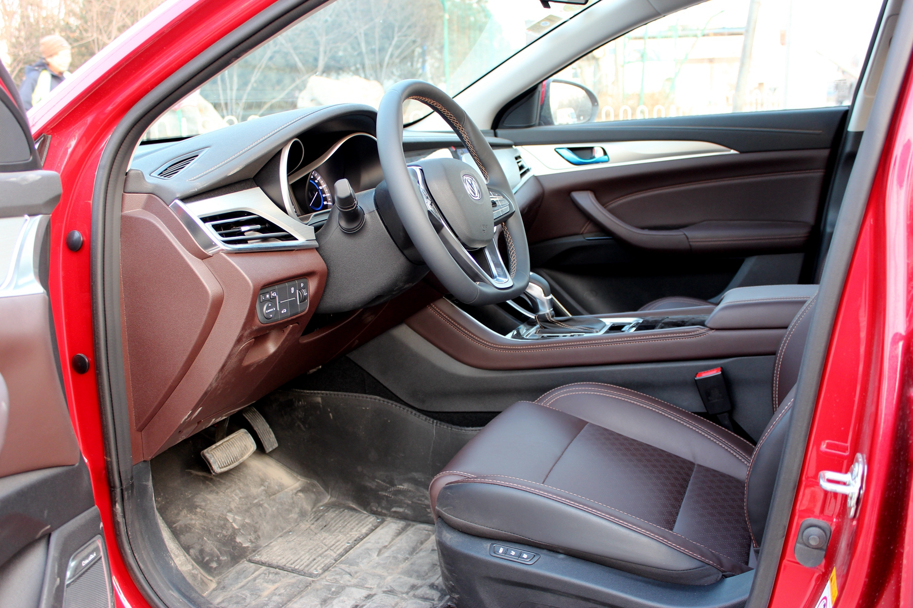 体验2018款长安逸动高能版,好看又豪华,关键安全配置高