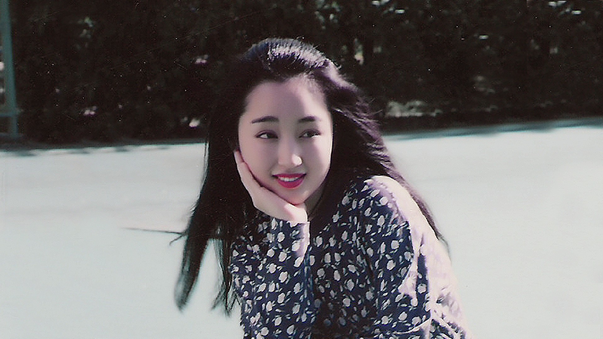 杨钰莹25年前一组青涩旧照,又纯又甜又可爱,嫩得像个瓷娃娃