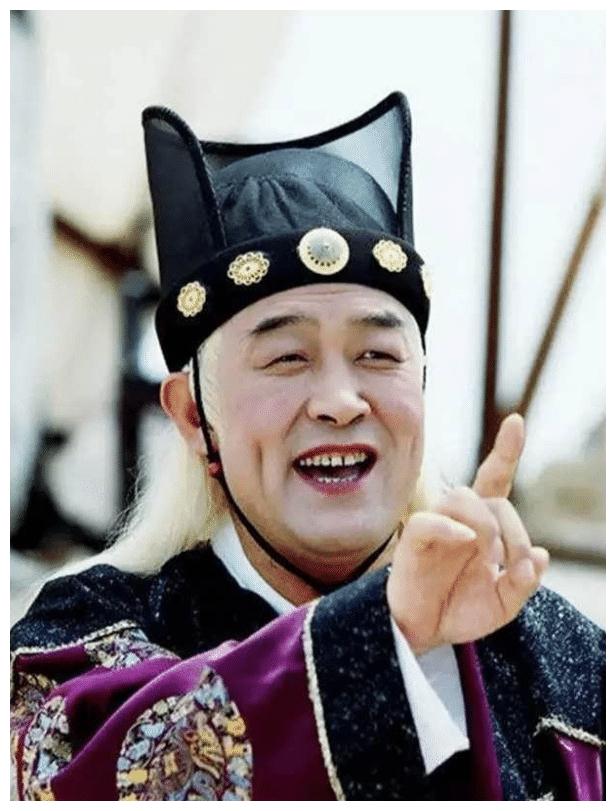 61岁"太监专业户",出道36年演技精湛却不红,与圈外妻子很幸福