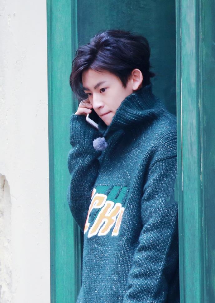 百分九毛衣造型:小鬼乖巧,范丞丞可爱,蔡徐坤潇洒帅气!