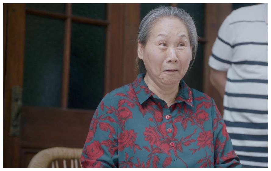 安家:太表姑奶奶半身不遂,主人公包5万红包,是善良还是纵容?