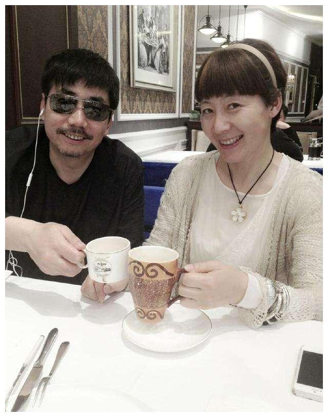 范明一家,妻子是二婚但很有能力,爱女长腿逆天,继子很帅气