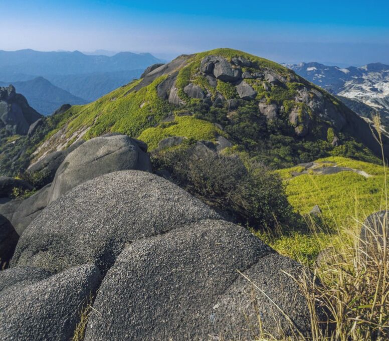 你想看美丽的奇石奇峰吗?韶关云髻山欢迎你