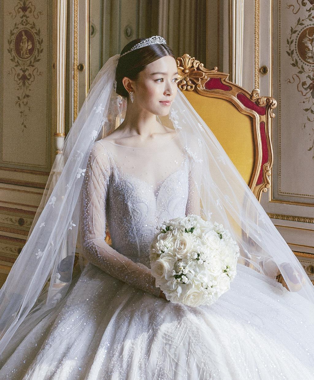 文咏珊嫁入豪门婚礼隆重,穿一身高定精致婚纱,美艳宛如画中人!