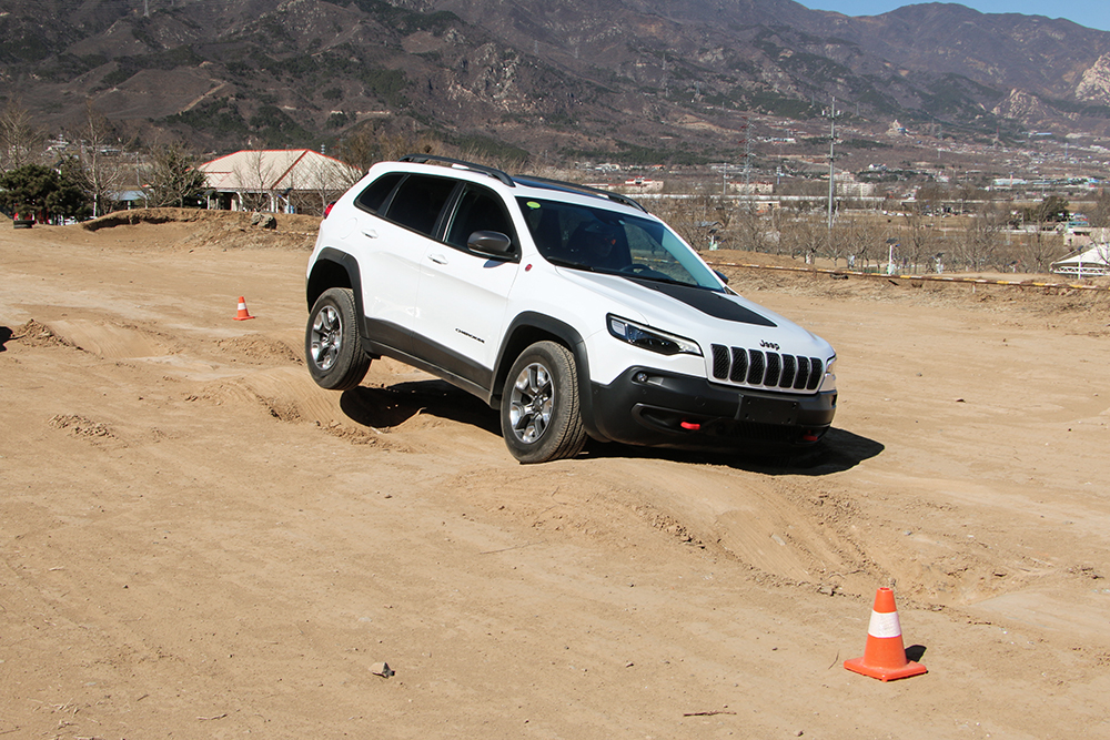 试自由光trailhawk这是能代表jeep品牌精神的suv并且还不贵