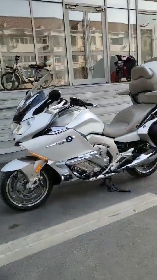 真是稀奇了3万多的重机车也跑