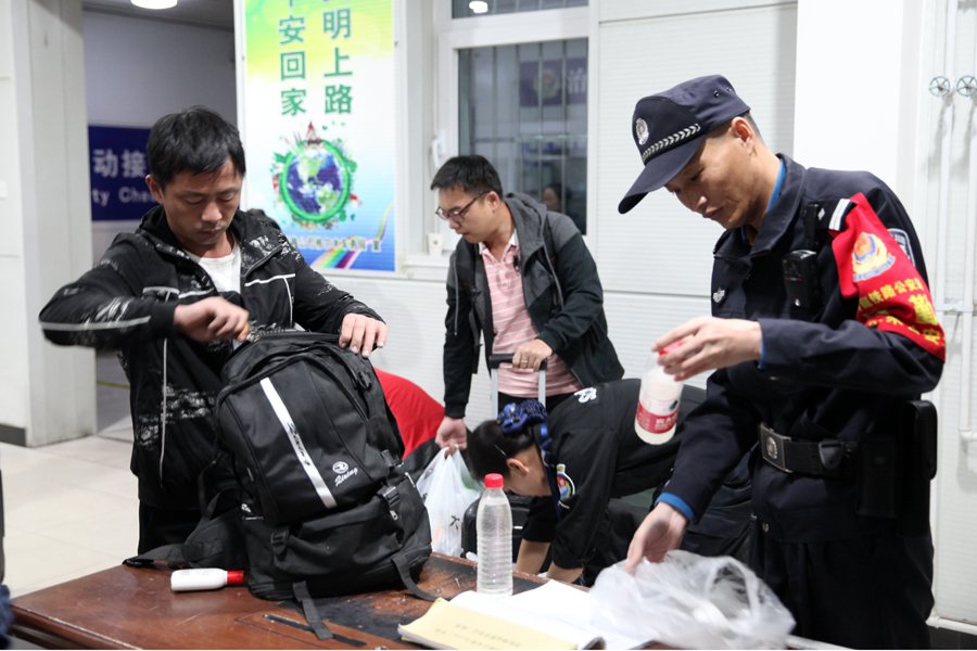 格尔木铁路公安处深入开展"平安站车路,金盾护你行"专项行动|金盾