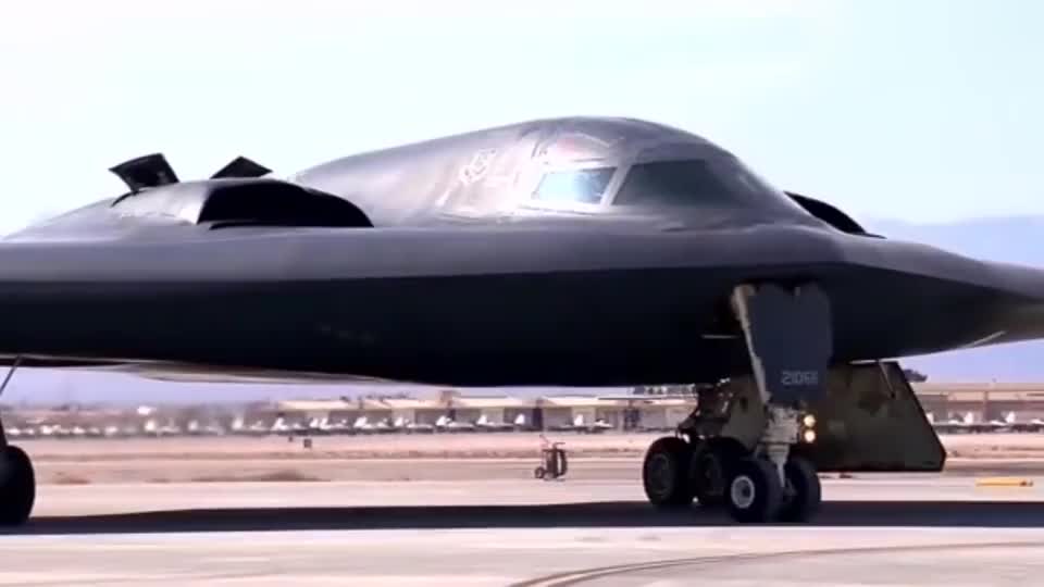 美军b2轰炸机起飞瞬间太霸气了