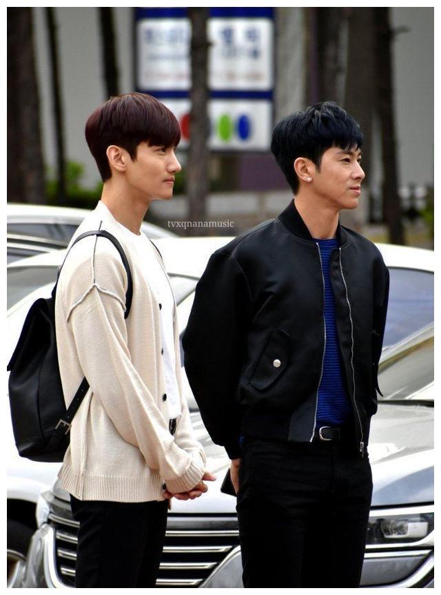 东方神起两位校草今日的上班路,让人看了想上前递情书