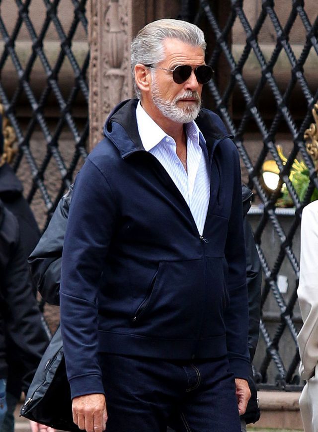 007布鲁斯南拍新片造型时尚休闲装扮帅气如小伙儿