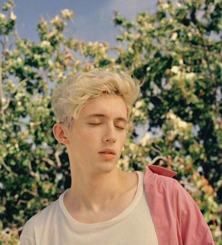 正文 戳爷在舞台上的台风就一个字骚,戳爷的舞台让人为之疯狂,小细腰