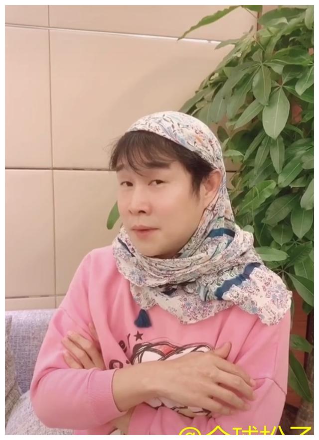 小沈阳男扮女装变"大妈",劝告大家忍一忍,别出门