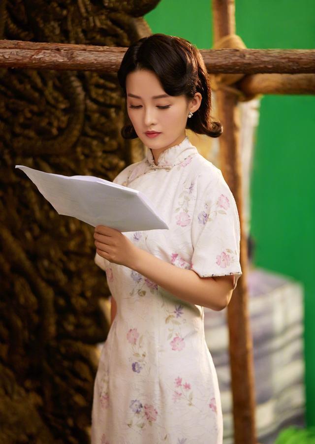 李沁的气质真没谁了,穿白色旗袍饰演林徽因,民国名媛造型好优雅