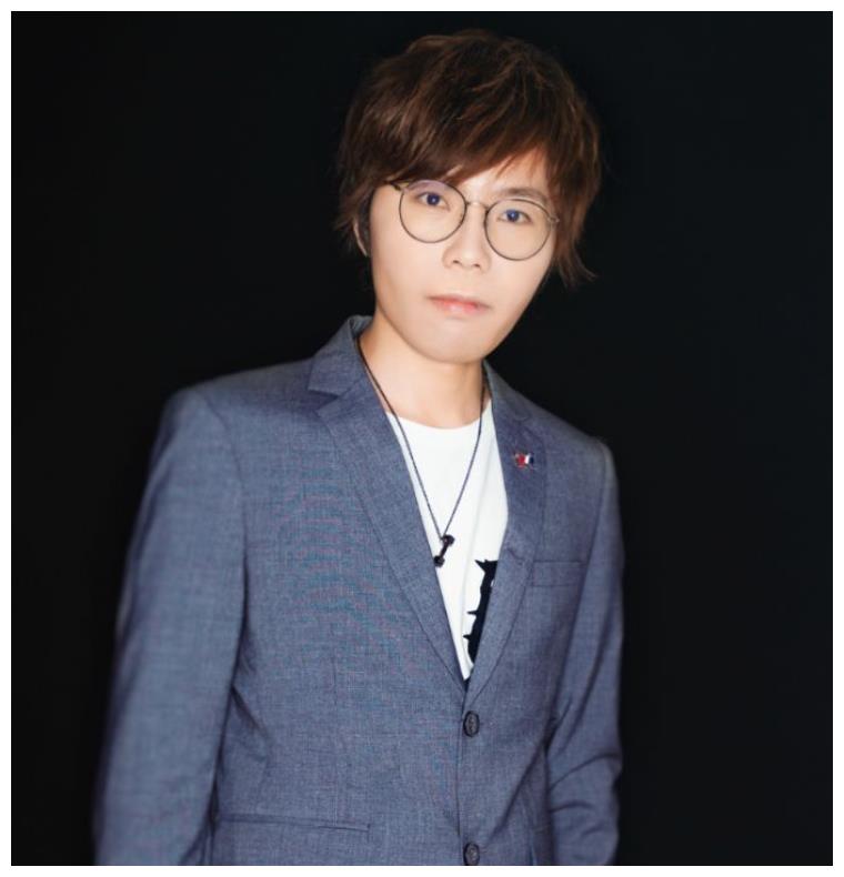 这家公司的老总和tfboys关系匪浅,原际画创始人黄锐曾经是时代峰峻的