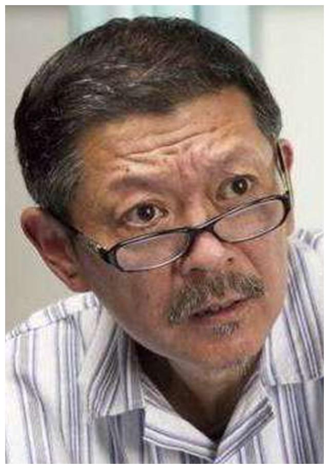 他曾当了半辈子配角,后凭借许老三父亲走红,今值事业顶峰