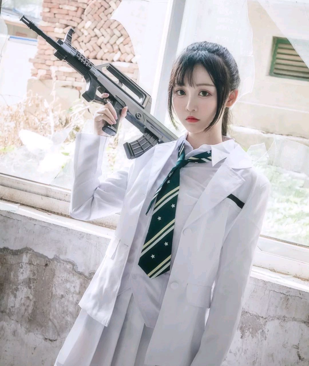 让人落地成盒的和平精英女主播,私底下的cos打扮这么可爱_高清图集