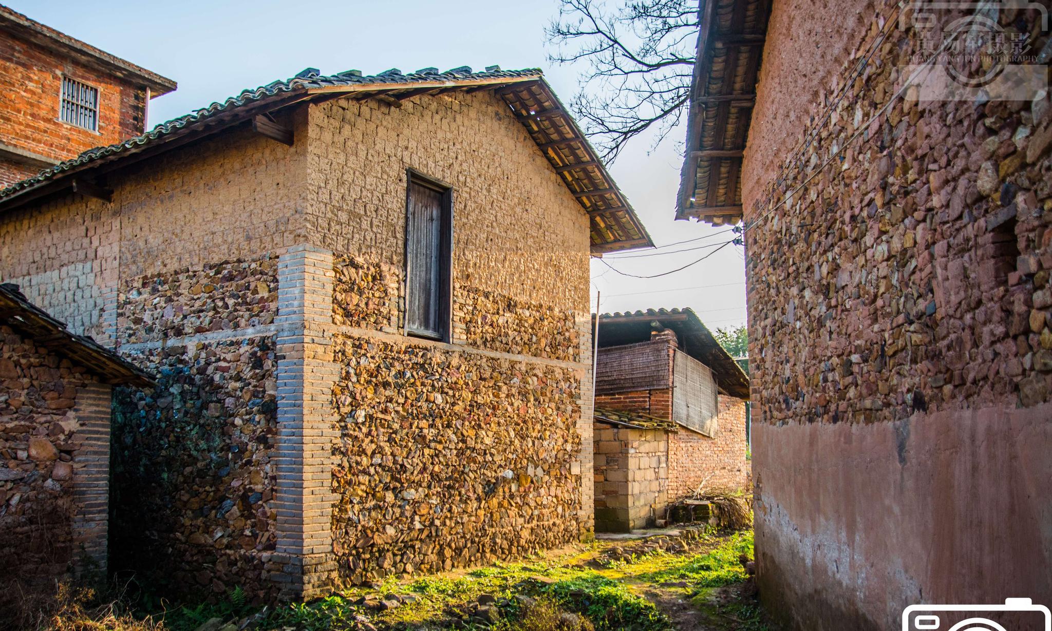 于都县车溪乡坝脑古村在夕阳下的历史古韵