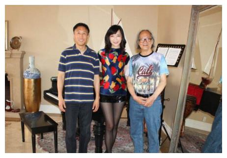 据说王洛勇的妻子叫丁宁,当时王洛勇大获成功时,他却谦虚的说:"这一切