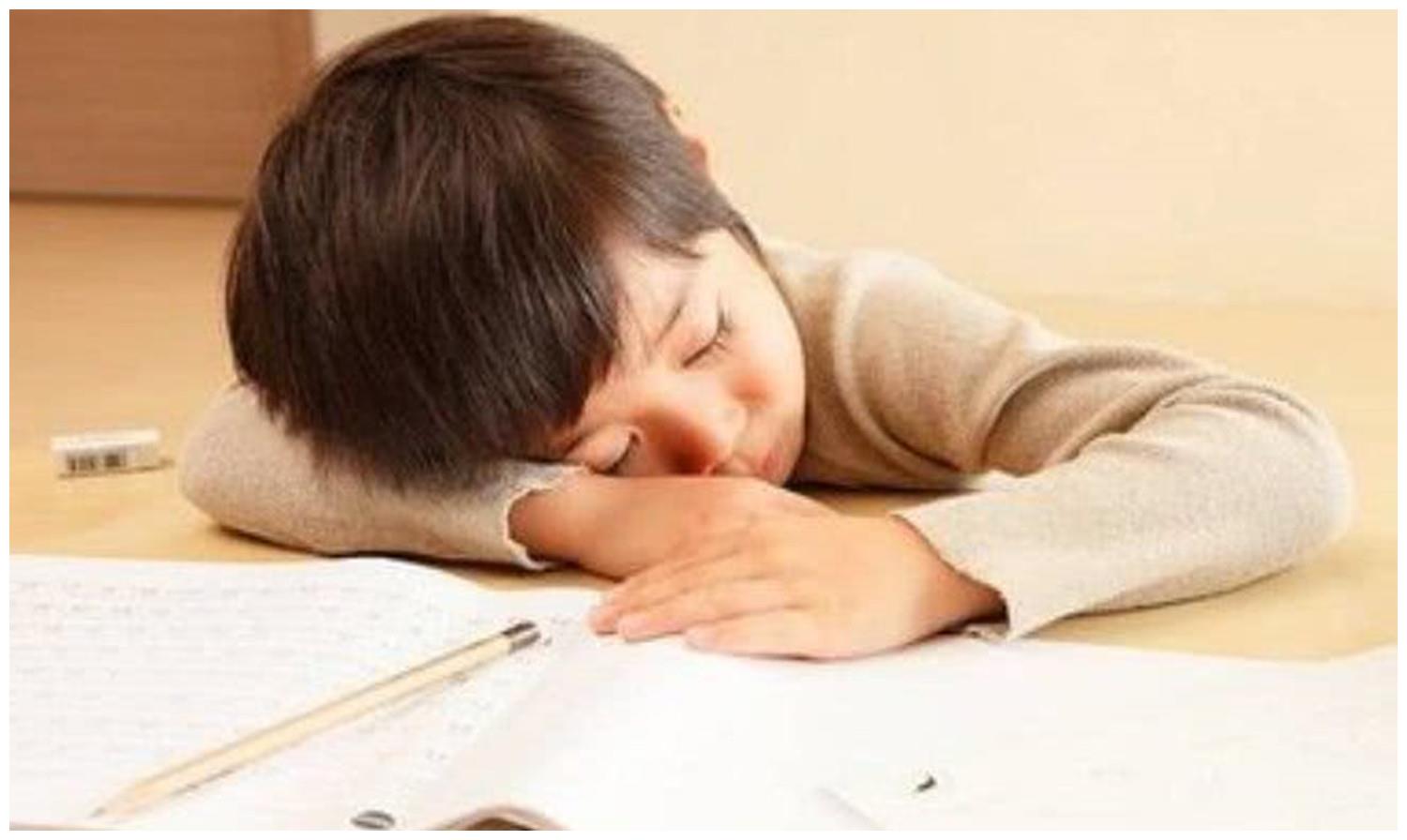 凌晨罚孩子去火车站跪下乞讨:孩子不愿写作业,培养参与感很重要