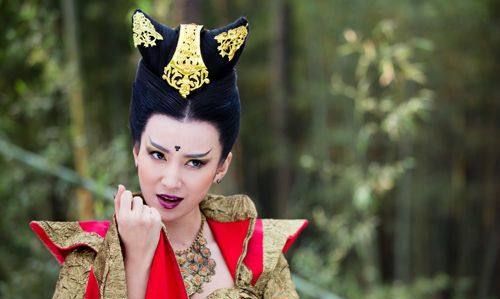 新济公活佛》梁辛全担任总导演,由陈浩民,穆婷婷,林子聪,陈威翰,钱璇