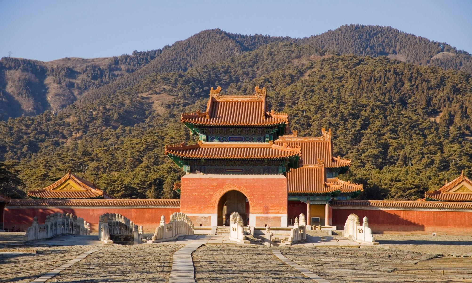 帝王陵墓遵化清东陵埋葬着乾隆皇帝和慈禧太后曾被军阀破坏