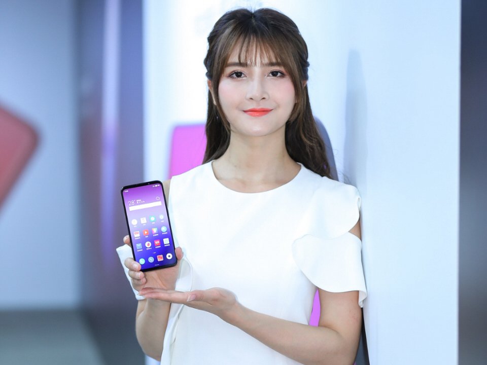 魅族16xs发布小姐姐手持新品show很漂亮