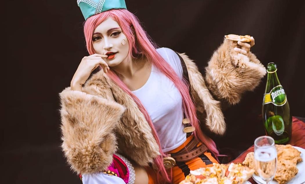 海贼王cosplay欣赏,网友:索隆还没结婚,就被佩罗娜家暴了?